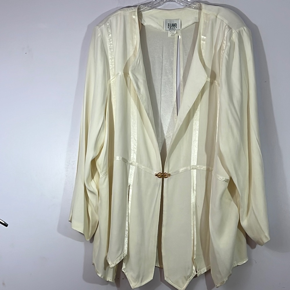 Vintage 3X ivory rayon jacket with matching skirt, very special!